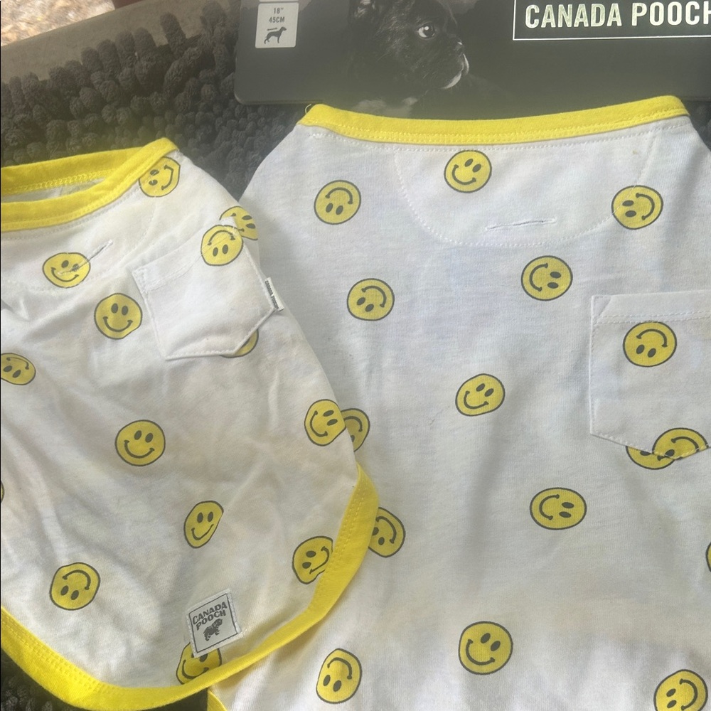 Canada Pooch Yellow Smiley Dog Tee -uv reveal